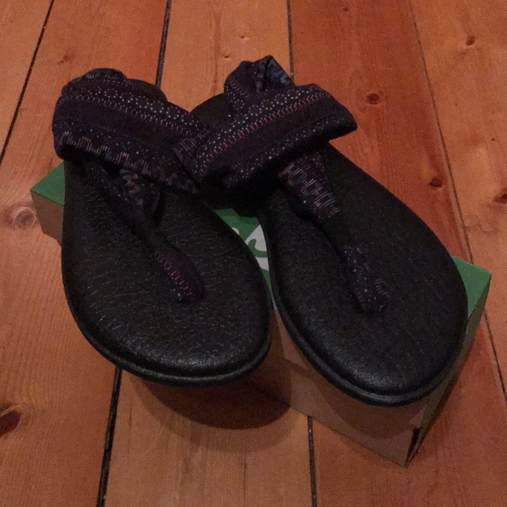 Sanuk Sandals/Flip Flops Size 6